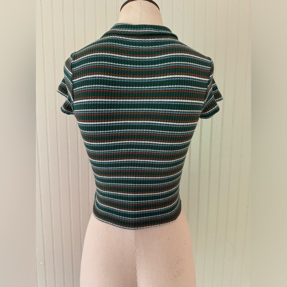 Sky & Sparrow Cropped Button Down - Picture 3 of 4